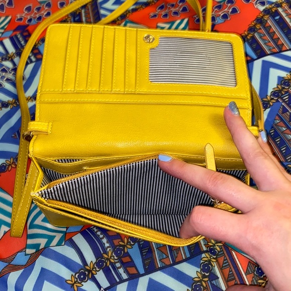 Nuoku Crossbody Purse With Phone Holder - Picture 4 of 7